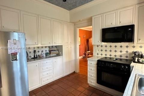 House in Coral Gables, Florida 3 bedrooms, 211.54 sq.m. № 1689032 - photo 7