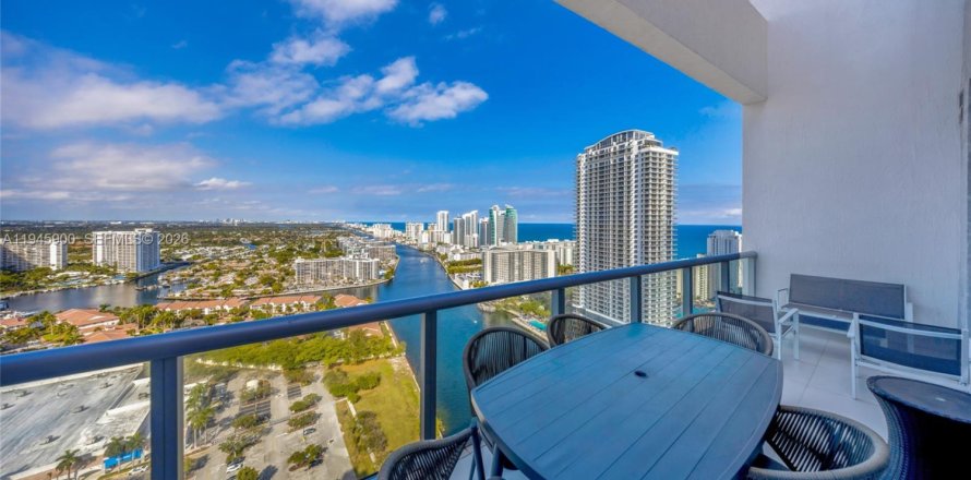 Condo in Hallandale Beach, Florida, 2 bedrooms  № 2003031