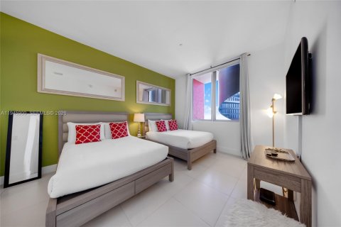 Condo in Hallandale Beach, Florida, 2 bedrooms  № 2003031 - photo 13