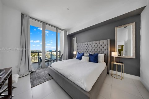 Condo in Hallandale Beach, Florida, 2 bedrooms  № 2003031 - photo 9