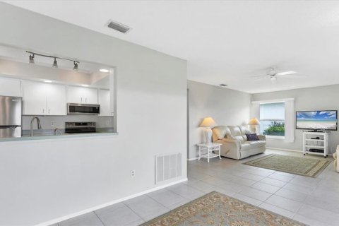 Condo in Bradenton, Florida, 2 bedrooms  № 2149377 - photo 13
