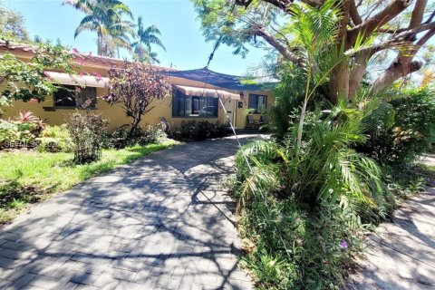 House in Hallandale Beach, Florida 3 bedrooms, 122.63 sq.m. № 2074876