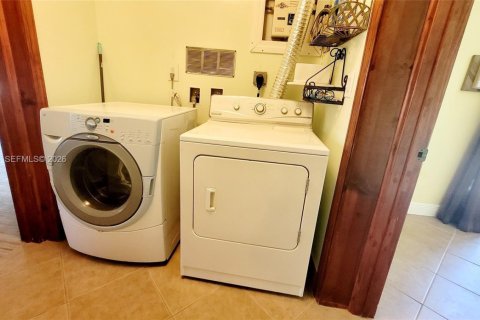 Casa en alquiler en Hallandale Beach, Florida, 3 dormitorios, 122.63 m2 № 2074876 - foto 30