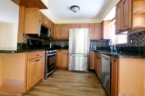 Casa en alquiler en Hallandale Beach, Florida, 3 dormitorios, 122.63 m2 № 2074876 - foto 10