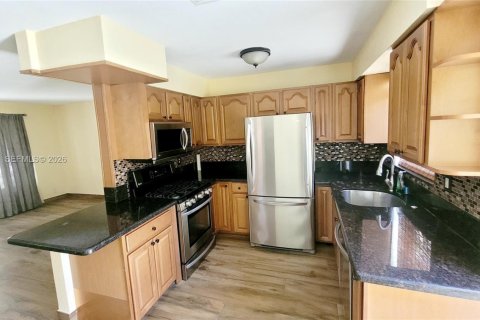 Casa en alquiler en Hallandale Beach, Florida, 3 dormitorios, 122.63 m2 № 2074876 - foto 7