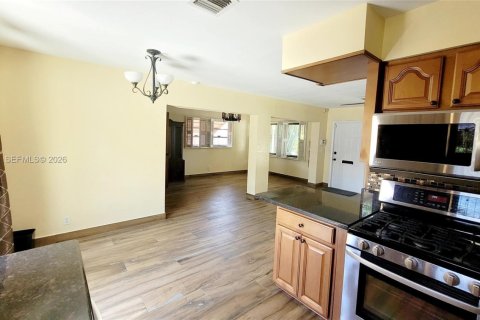 Casa en alquiler en Hallandale Beach, Florida, 3 dormitorios, 122.63 m2 № 2074876 - foto 8