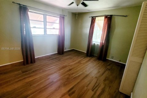 Casa en alquiler en Hallandale Beach, Florida, 3 dormitorios, 122.63 m2 № 2074876 - foto 13