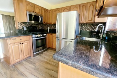 Casa en alquiler en Hallandale Beach, Florida, 3 dormitorios, 122.63 m2 № 2074876 - foto 9
