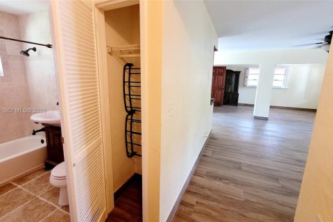 Casa en alquiler en Hallandale Beach, Florida, 3 dormitorios, 122.63 m2 № 2074876 - foto 18
