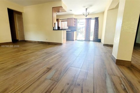 Casa en alquiler en Hallandale Beach, Florida, 3 dormitorios, 122.63 m2 № 2074876 - foto 27