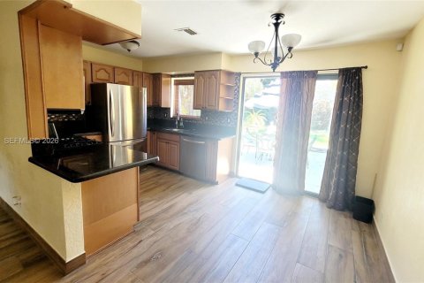 Casa en alquiler en Hallandale Beach, Florida, 3 dormitorios, 122.63 m2 № 2074876 - foto 6