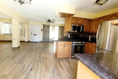 Casa en alquiler en Hallandale Beach, Florida, 3 dormitorios, 122.63 m2 № 2074876 - foto 5