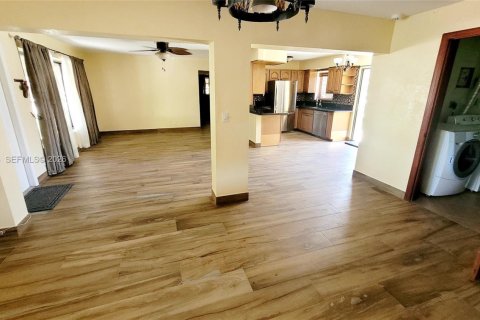 Casa en alquiler en Hallandale Beach, Florida, 3 dormitorios, 122.63 m2 № 2074876 - foto 29