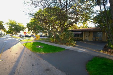 Casa en alquiler en Hallandale Beach, Florida, 3 dormitorios, 122.63 m2 № 2074876 - foto 2