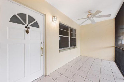 Copropriété à louer à Pompano Beach, Floride: 2 chambres, 98.76 m2 № 2270831 - photo 14