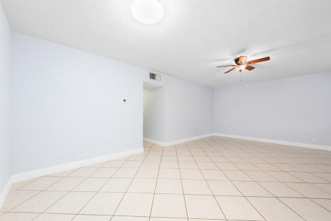 Copropriété à louer à Pompano Beach, Floride: 2 chambres, 98.76 m2 № 2270831 - photo 12