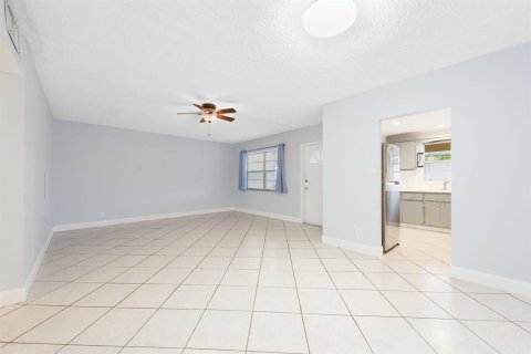 Copropriété à louer à Pompano Beach, Floride: 2 chambres, 98.76 m2 № 2270831 - photo 10