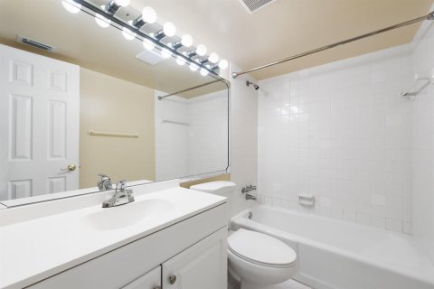 Copropriété à louer à Pompano Beach, Floride: 2 chambres, 98.76 m2 № 2270831 - photo 13