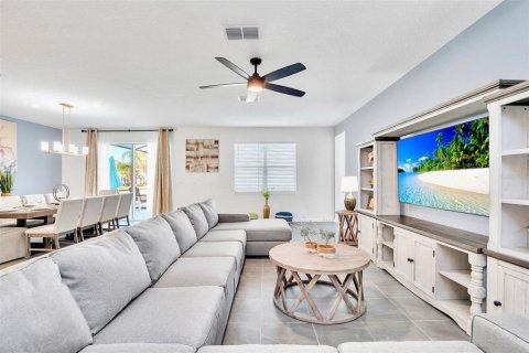 House in Kissimmee, Florida 10 bedrooms, 397.16 sq.m. № 1552947 - photo 10