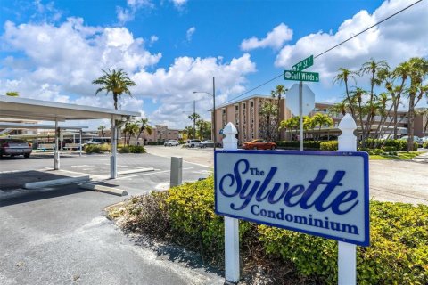 Condo à Saint Petersburg, Floride, 2 chambres  № 2291136