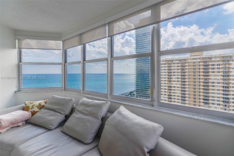 Condo in Hallandale Beach, Florida, 3 bedrooms  № 2001417