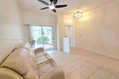 Copropriété à vendre à Tamarac, Floride: 2 chambres, 140.1 m2 № 2057489 - photo 4