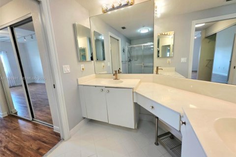 Copropriété à vendre à Tamarac, Floride: 2 chambres, 140.1 m2 № 2057489 - photo 25