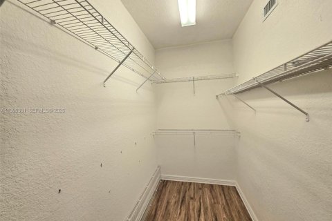 Copropriété à vendre à Tamarac, Floride: 2 chambres, 140.1 m2 № 2057489 - photo 19