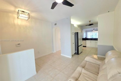 Copropriété à vendre à Tamarac, Floride: 2 chambres, 140.1 m2 № 2057489 - photo 2