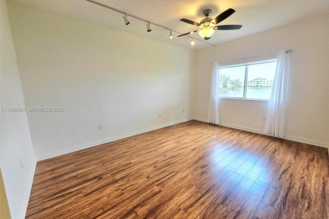 Copropriété à vendre à Tamarac, Floride: 2 chambres, 140.1 m2 № 2057489 - photo 21
