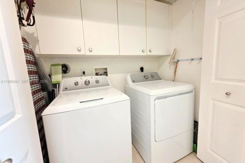 Copropriété à vendre à Tamarac, Floride: 2 chambres, 140.1 m2 № 2057489 - photo 12