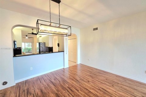 Copropriété à vendre à Tamarac, Floride: 2 chambres, 140.1 m2 № 2057489 - photo 13