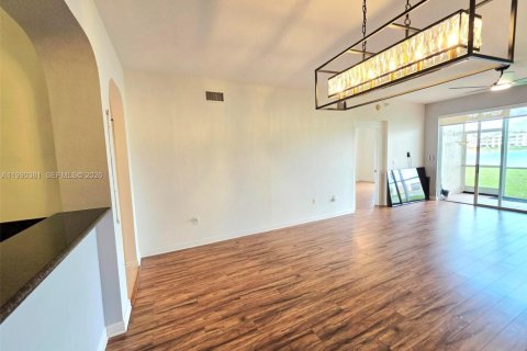 Copropriété à vendre à Tamarac, Floride: 2 chambres, 140.1 m2 № 2057489 - photo 14