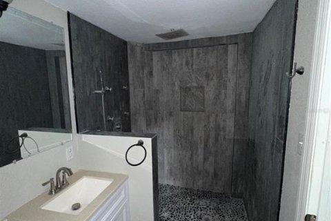 House in Land O' Lakes, Florida 4 bedrooms, 121.52 sq.m. № 1887044 - photo 16