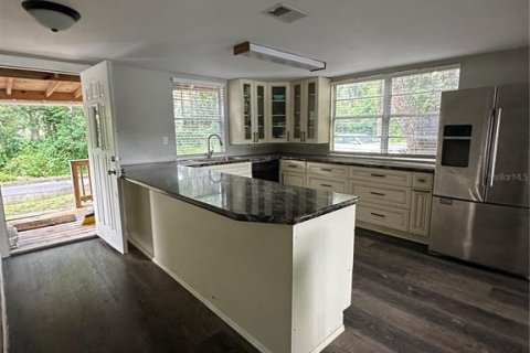 House in Land O' Lakes, Florida 4 bedrooms, 121.52 sq.m. № 1887044 - photo 8