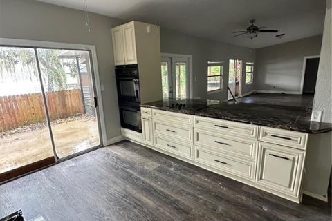 House in Land O' Lakes, Florida 4 bedrooms, 121.52 sq.m. № 1887044 - photo 10