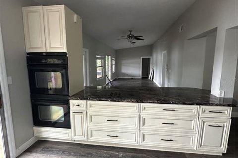 House in Land O' Lakes, Florida 4 bedrooms, 121.52 sq.m. № 1887044 - photo 11