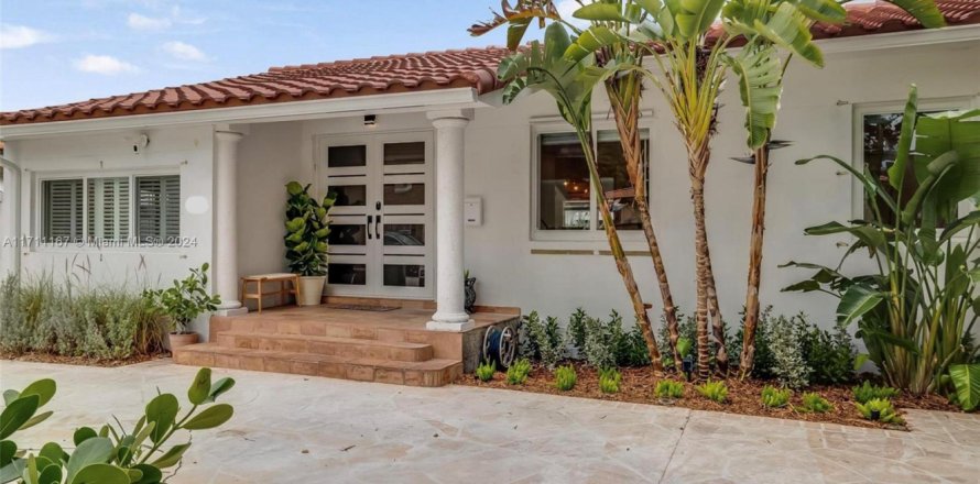 Villa ou maison à Miami, Floride 3 chambres, 124.86 m2 № 1860837