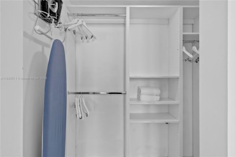 Купить кондоминиум в Холливуд, Флорида 2 спальни, 106.37м2, № 1983265 - фото 27