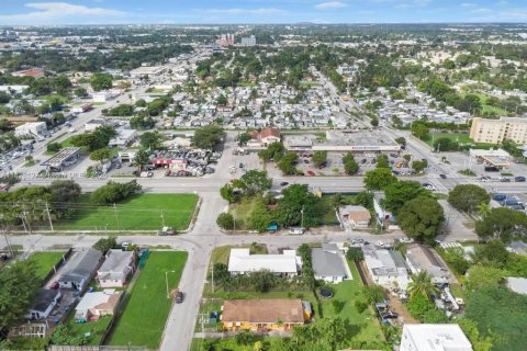 Commercial property in Miami, Florida № 1920993 - photo 24