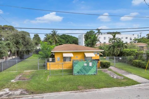 Commercial property in Miami, Florida № 1920993 - photo 2