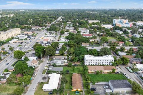Commercial property in Miami, Florida № 1920993 - photo 15