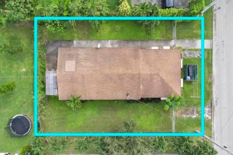 Commercial property in Miami, Florida № 1920993 - photo 6