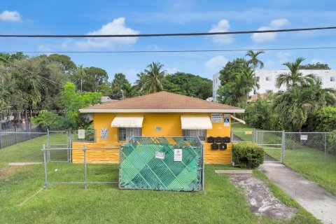 Commercial property in Miami, Florida № 1920993 - photo 3