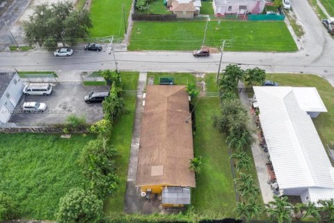 Commercial property in Miami, Florida № 1920993 - photo 14
