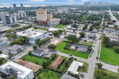 Commercial property in Miami, Florida № 1920993 - photo 21