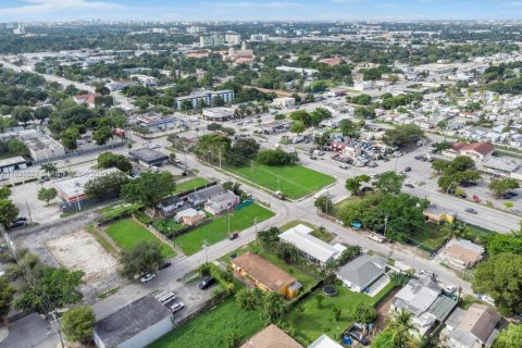 Commercial property in Miami, Florida № 1920993 - photo 22