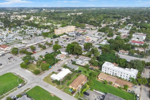 Commercial property in Miami, Florida № 1920993 - photo 25
