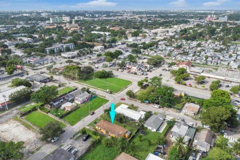 Commercial property in Miami, Florida № 1920993 - photo 23