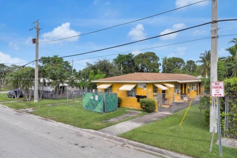 Commercial property in Miami, Florida № 1920993 - photo 5